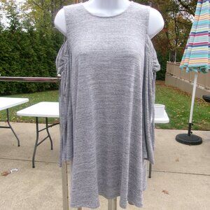 NWT CUPIO GRAY COLD SHOULDER KNIT TOP S